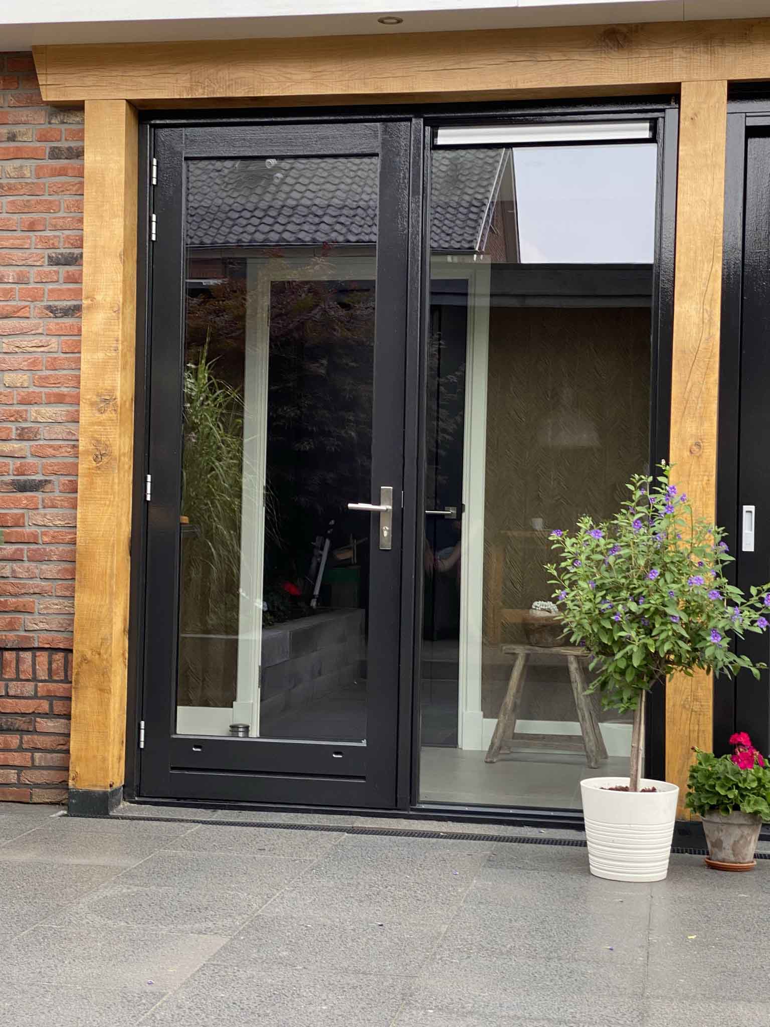 coupon geef de bloem water Dusver Naar buitendraaiende houten deur met zijlicht ☑️ Kozijnshop.nl ☑️ Direct  Prijs
